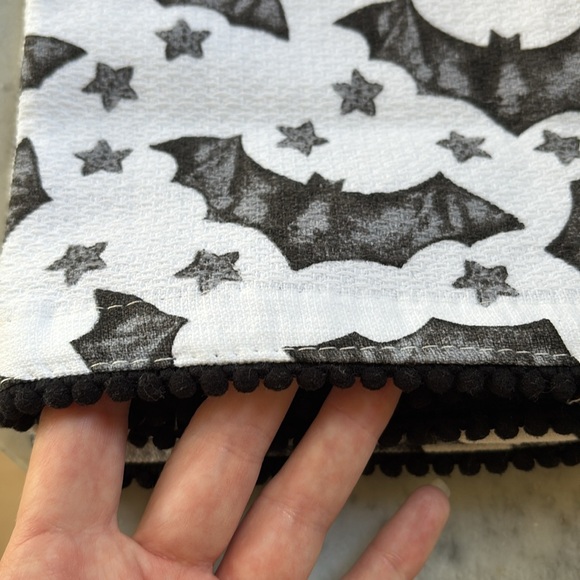 NWT SET/2 Halloween Black and White Bats Stars Goth Kitchen Hand Tea Towels - Picture 4 of 7